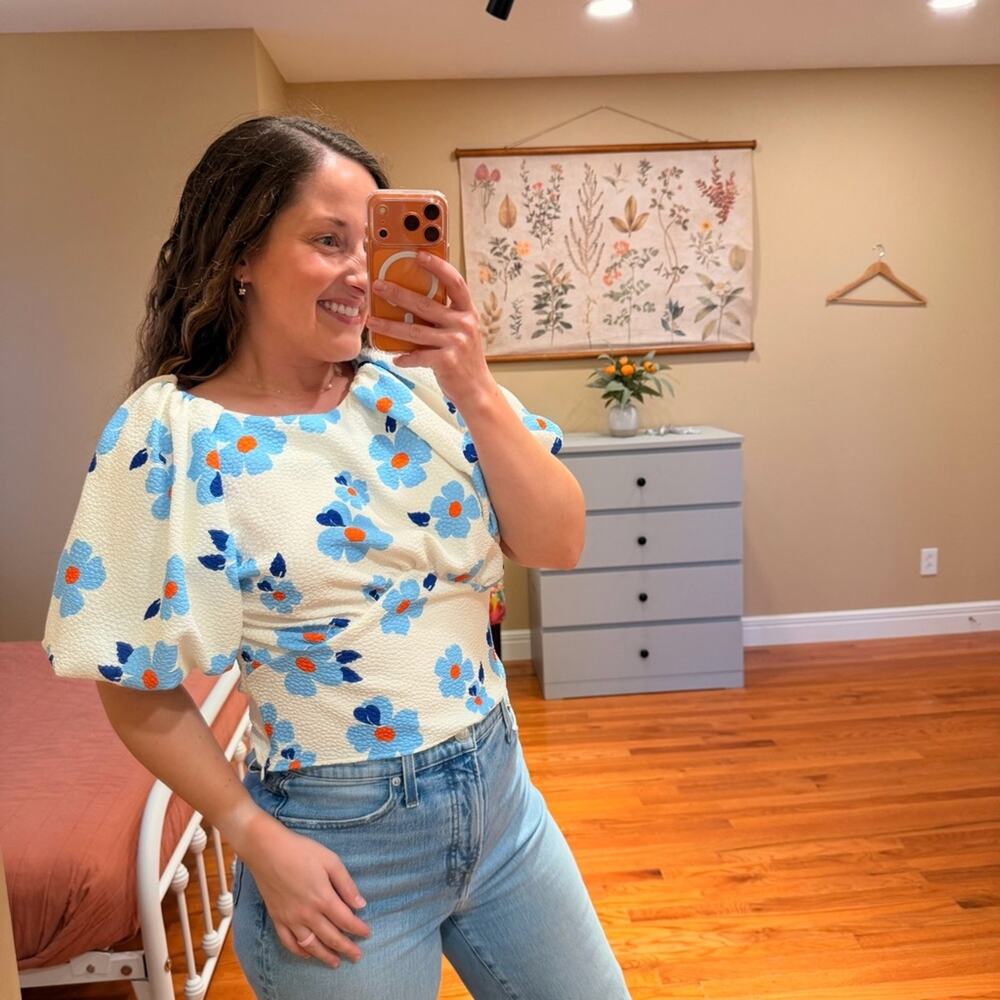 NWT Tuckernuck Never A Wallflower White Blue Floral Puff Sleeve Top Blouse Small